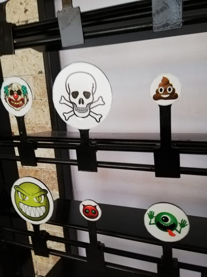Yatay Hedef Ön Çıtalı - Airsoft Poligon Hedef Sistemi - 30 Figürlü İpli Makaralı Model (Emoji Modelli Hedefler) MASA ÜSTÜ MODEL