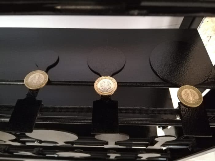 Airsoft Poligon Hedef Sistemi – 30 Figürlü İpli Makaralı Model (Emoji Modelli Hedefler) MASA ÜSTÜ MODEL