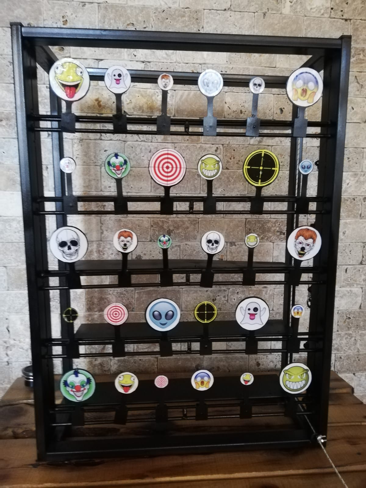 Airsoft Poligon Hedef Sistemi – 30 Figürlü İpli Makaralı Model (Emoji Modelli Hedefler) MASA ÜSTÜ MODEL